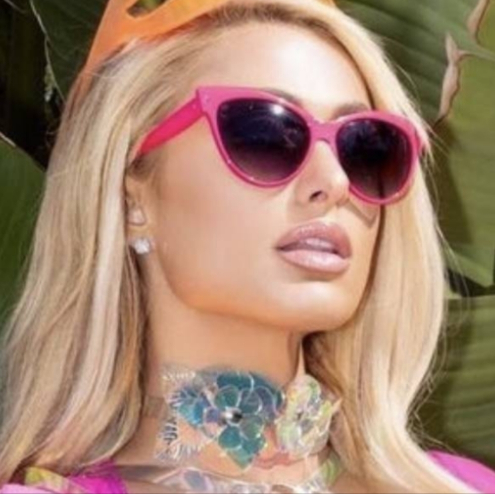 NWT IRIDESCENT FLOWER CHOKER
